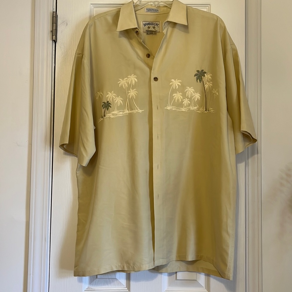 Vintage men’s Hawaiian beach shirt